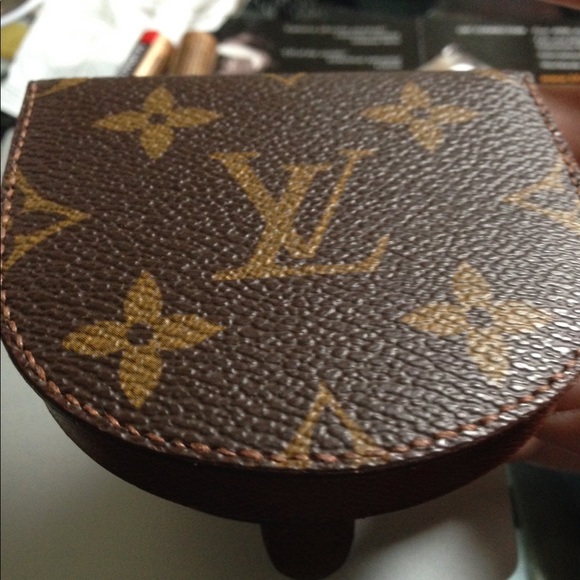 Luis Vuitton coin purse - Picture 1 of 4